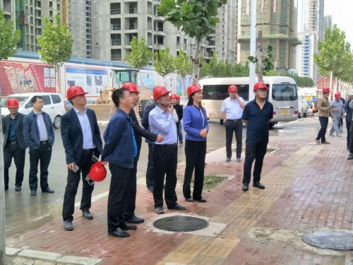【领导关怀】荥阳市副市长邢留印一行赴冰球突破网站集团碧桂园龙城实验学校项目调研指导