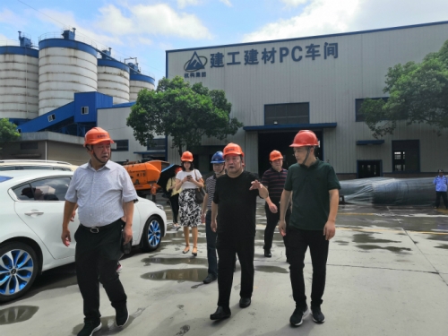 【领导关怀】广厦控股集团荣誉主席楼忠福等一行莅临冰球突破网站·杭构仁和基地视察指导