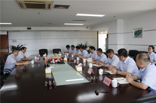 【领导关怀】市城投集团党委副书记郭东晓一行赴冰球突破网站集团走访调研